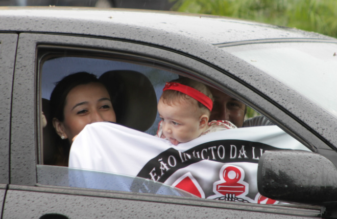 Criança, quando tem pais inteligentes, já nascem inteligentemente corinthiana