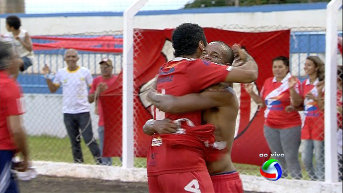 Jogadores do Comercial-MS comemoram título sul-mato-grossense (Foto: Reprodução/TV Morena)