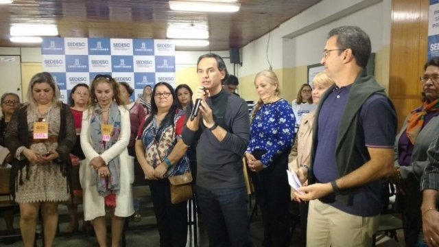 Cerca de 500 artesãos de MS são formalizados microempreendedores individuais Prefeito e titular da Sedesc foram ao evento que formalizou artesãos neste sábado (5) (Foto: Lucas Junot)