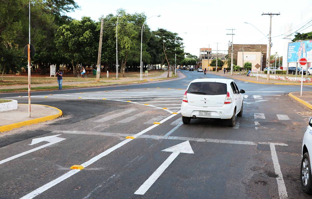 Rotatória em trecho da Avenida da Circular da Lagoa Maior é retirada A inciativa foi tomada para melhorar ainda mais a fluidez do trânsito no local. (Fotos: Assessoria).