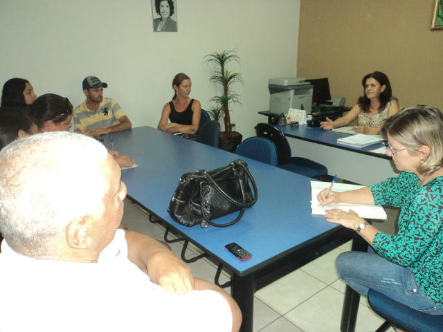 A reunião foi gerenciada pela diretora do Departamento de Habitação, Sônia Regina Nunes Martins Gois (Foto: Divulgação/Assecom)