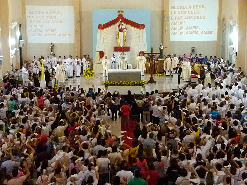 Padres de toda a diocese, bem como diáconos, seminaristas e religiosos dos dois Estados, também participaram da solenidade. (Foto: Assessoria)