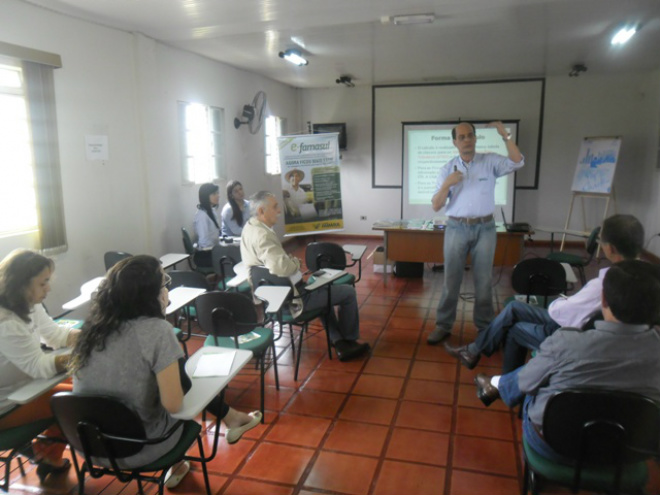 Sistema on-line, e-famasul é divulgado no Sindicato Rural O diretor administrativo financeiro da Famasul, Ricardo Veloso conduziu a reunião e explicou a importância de levar informações até os sindicatos (Foto: Divulgação/Assecom)