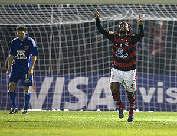 O valor real: Flamengo corre atrás de R$ 14 mi para contratar Vagner Love Vagner Love comemora gol do Flamengo
Foto: EFE