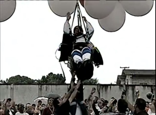 O objetivo do padre Adelir de Carli era fazer 20 horas de voo com balões, para divulgar a pastoral que coordenava (Foto: Reprodução/RPC)