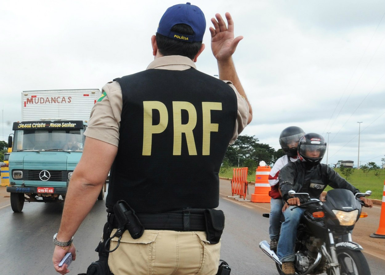 Balanço da PRF registra queda de 43% no número de acidentes nas rodovias O balanço final da Operação da Polícia Rodoviária Federal (PRF), durante o Feriado do trabalhador, contabilizou quase 2,5 mil autuações gerais. (Foto: Divulgação)