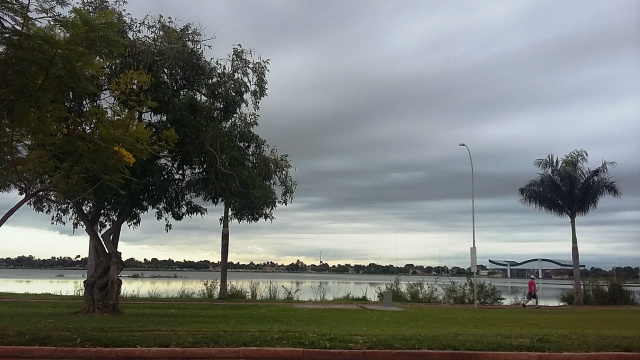 Na região da Lagoa Maior, o tempo está encoberto pelas nuvens. Não há previsão de chuva para hoje em Três Lagoas, segundo o site Climatempo. (Foto: Patrícia Miranda) 