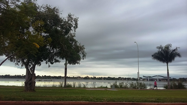 Tempo estável e sem previsão de chuva para hoje em Três Lagoas Na região da Lagoa Maior, o tempo está encoberto pelas nuvens. Não há previsão de chuva para hoje em Três Lagoas, segundo o site Climatempo. (Foto: Patrícia Miranda)