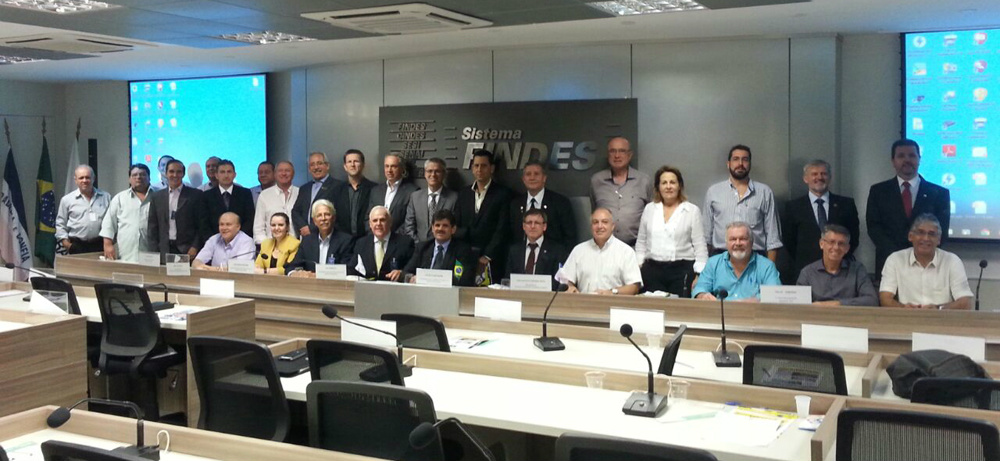 Durante a reunião os participantes discutiram sobre o SIGRA 2015, 3º Encontro Nacional de Sindicatos da Indústria Gráfica, 50 anos da Abigraf Nacional, 16° Congraf e 26º Congresso Latino Americano, 22º Prêmio Theobaldo De Nigris, apoios institucionais, atualizações do departamento jurídico, entre outros assuntos de interesse do segmento industrial. (Foto: Assessoria) 