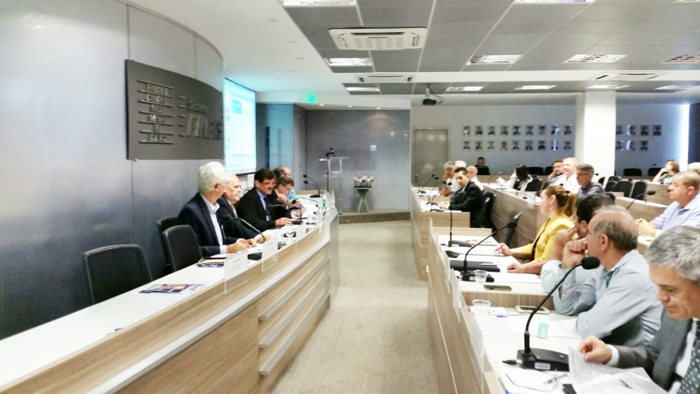 Presidente de Conselho da Abigraf Nacional busca fim da bitributação Durante a reunião os participantes discutiram sobre o SIGRA 2015, 3º Encontro Nacional de Sindicatos da Indústria Gráfica, 50 anos da Abigraf Nacional, 16° Congraf e 26º Congresso Latino Americano, 22º Prêmio Theobaldo De Nigris, apoios institucionais, atualizações do departamento jurídico, entre outros assuntos de interesse do segmento industrial. (Foto: Assessoria)