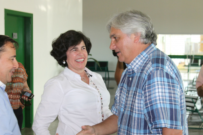 Em agosto deste ano, Delcídio esteve visitando Três Lagoas onde foi recebido pelos vereadores do seu partido e pela prefeita peemedebista Márcia Moura, numa clara aproximação política entre os dois partidos (Foto: Ricardo Ojeda)  