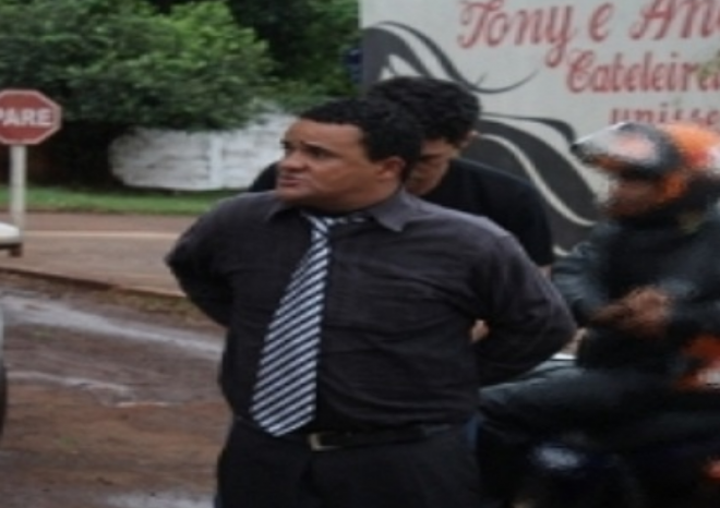 Homem pode ser pai da criança que matou e teria molestado cunhadas Outra denúncia indica que o cuidador de carros teria molestado as cunhadas, de 13, 11 e 06 anos(Foto: Sidnei Bronka/FM94Dourados)