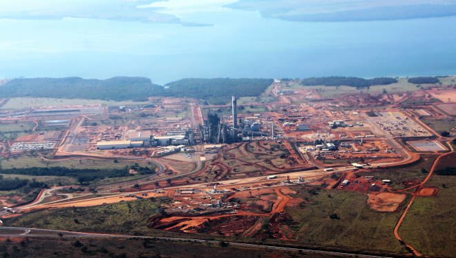 Visão geral do complexo industrial da Eldorado, onde, ao fundo o rio Tietê desemboca no rio Paraná. É por essa rota que será transportada a produção até o Porto de Santos (Foto: Ricardo Ojeda)