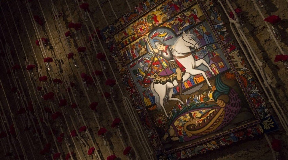 Cinco curiosidades sobre São Jorge, o santo que atravessa religiões Pintura de Geraldo Andrade ilustra a capa do livroFoto: / Cesar Fraga/Divulgação