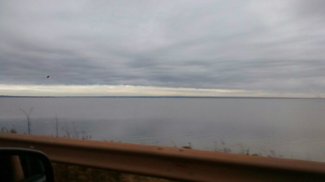 Muitas nuvens puderam ser vistas na Barragem do Jupiá. (Foto: Ricardo Ojeda) 