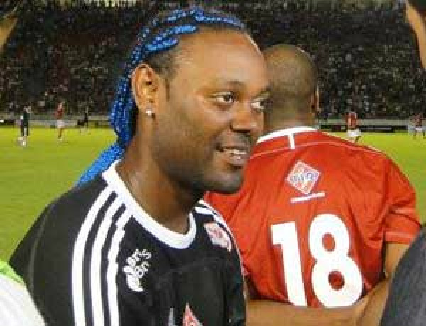 'Meu desejo é voltar ao Brasil' diz Vagner Love durante evento em MG Vagner Love marcou dois gols durante evento
Foto: Larissa Santos