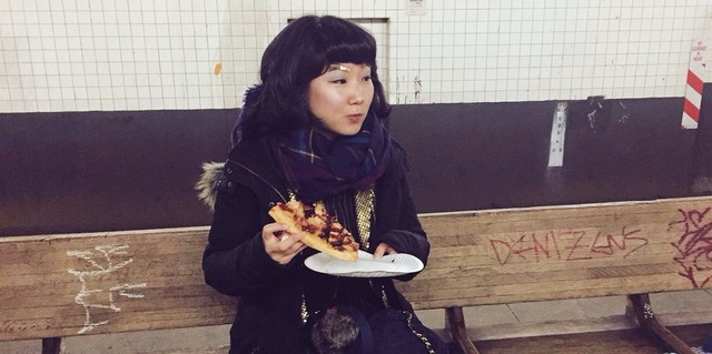 Tinder reembolsa usuária que perdeu voo após encontro Erin Kim recebeu reembolso do Tinder após perder voo por causa de encontro (Foto: Reprodução/Twitter/agnesonduty)