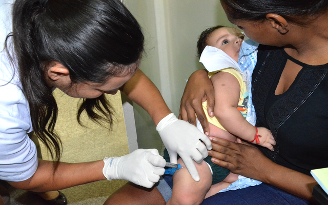 Unidades de Saúde têm horário especial de vacinação contra a gripe Unidades de Saúde têm horário especial de vacinação contra a gripe