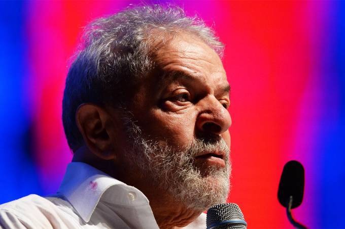 Juíza nega visita de Dilma Rousseff e de deputados a Lula na prisão Lula: Carolina Moura Lebbos já negou antes visitas ao ex-presidente que haviam sido solicitadas pelo escritor argentino Adolfo Pérez Esquivel, Prêmio Nobel da Paz em 1980, e do teólogo Leonardo Boff (Andressa Anholete/AFP)