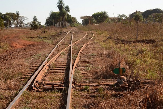 Bancada quer garantia de melhorias para prorrogar concessão de ferrovia A Malha Oeste é utilizada em poucos trechos e a maior parte de sua extensão está sucateada, sem condições de uso - Foto: Gerson Oliveira / Correio do Estado