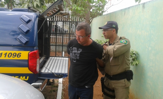 Motorista é flagrado com droga em caminhão de mudança Motorista foi preso e levado para a 1º Delegacia de Coxim (Foto: Maikon Leal/Coxim Agora)