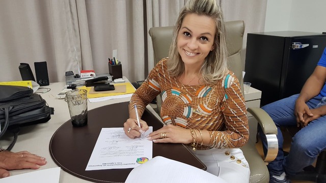 Dia das Mães deve movimentar mais de R$ 200 milhões em presentes e comemorações em MS A presidente da Associação Comercial e Industrial de Três Lagoas. Gláucia Jaruche disse que está bastante confiante, esperando um fechamento positivo de vendas (Foto: Ricardo Ojeda)