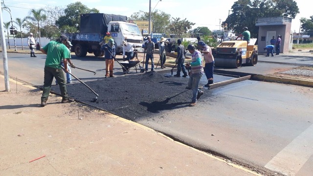 Construção de faixa elevada de pedestre garante maior segurança na travessia de Avenida Construção de faixa elevada de pedestre garante maior segurança na travessia de Avenida