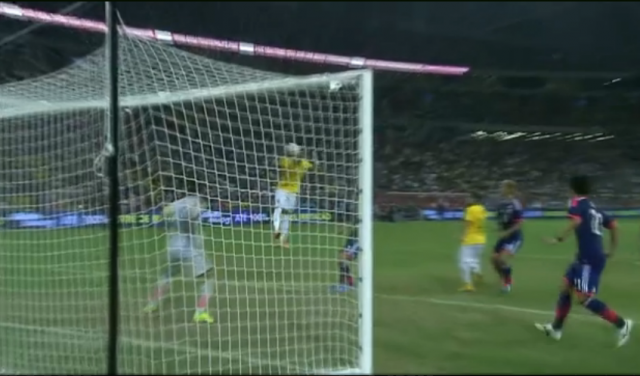 Com 4 gols de Neymar, Seleção Brasileira bate o Japão em Cingapura Neymar cabeceia para fazer o gol, após receber o cruzamento de Kaká, no lado esquerdo do ataque brasileiro (Foto: Globo Esporte)