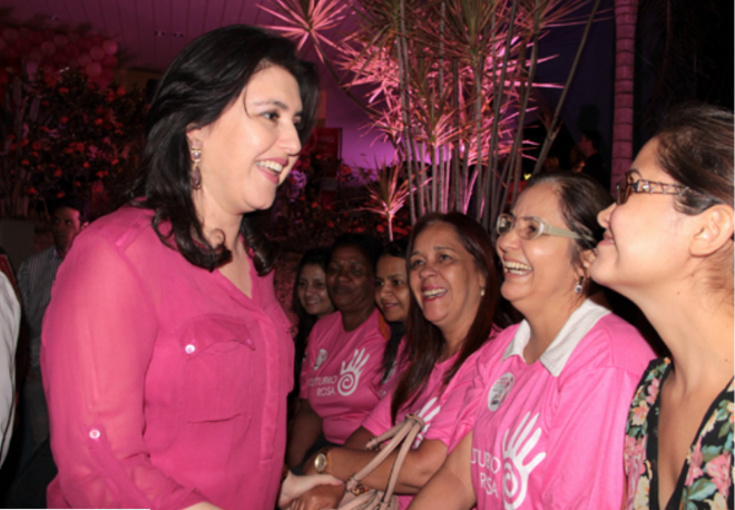 Simone participa da inauguração da iluminação da Câmara A solenidade aconteceu à noite, na entrada do Plenário Olivia Enciso (Foto Denilson Secreta)