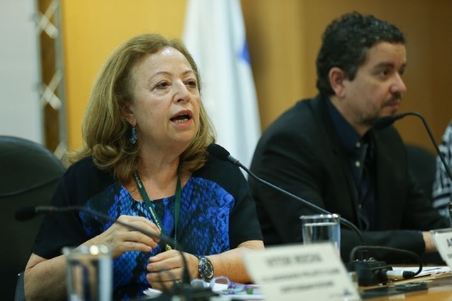 Diretora do departamento de HIV é exonerada, e ONGs reagem ELZA FIUZA/AGÊNCIA BRASIL