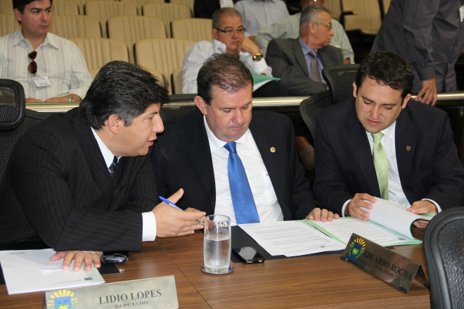 Eduardo Rocha apresenta moção pelo10º Churrasco de Manta A Moção de Congratulação que será encaminhada ao presidente da Loja Maçônica Renascença, de Três Lagoas (Foto: Divulgação/Assecom)