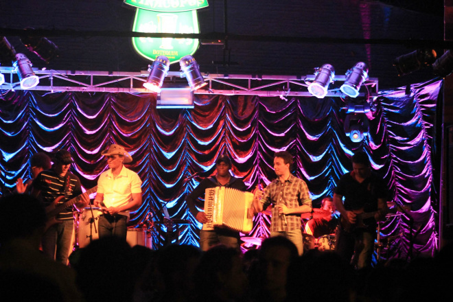 Tato & Nando no palco do viracopos
Fotos Yuri Spazzapan