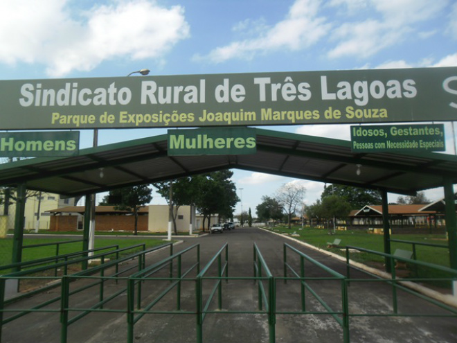 Sindicato Rural traz acessibilidade ao Parque de Exposições Foram implantados o sistema de entrada preferencial, rampas de acesso aos pavilhões e identificação nos banheiros com acessibilidade (Foto: Divulgação/Assecom)