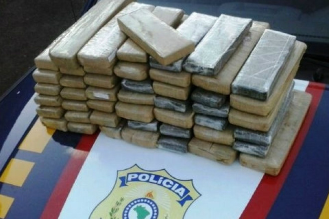 Passageiras são presas com 30 kg de maconha em BR Segundo as passageiras, a droga seria levada para Cuiabá (MT) (Foto: Divulgação/PRF)