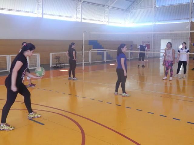 Além de atividades que não conheciam, todos também praticaram voleibol (Foto: Divulgação)