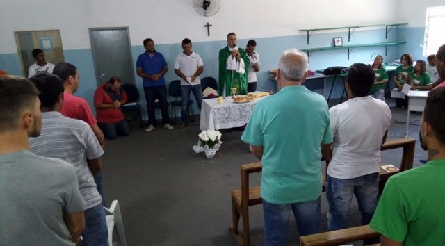 Bispo realiza missa em ação de graças e comemoração Dia dos Pais na Penitenciária de Três Lagoas Foto/Agepen
