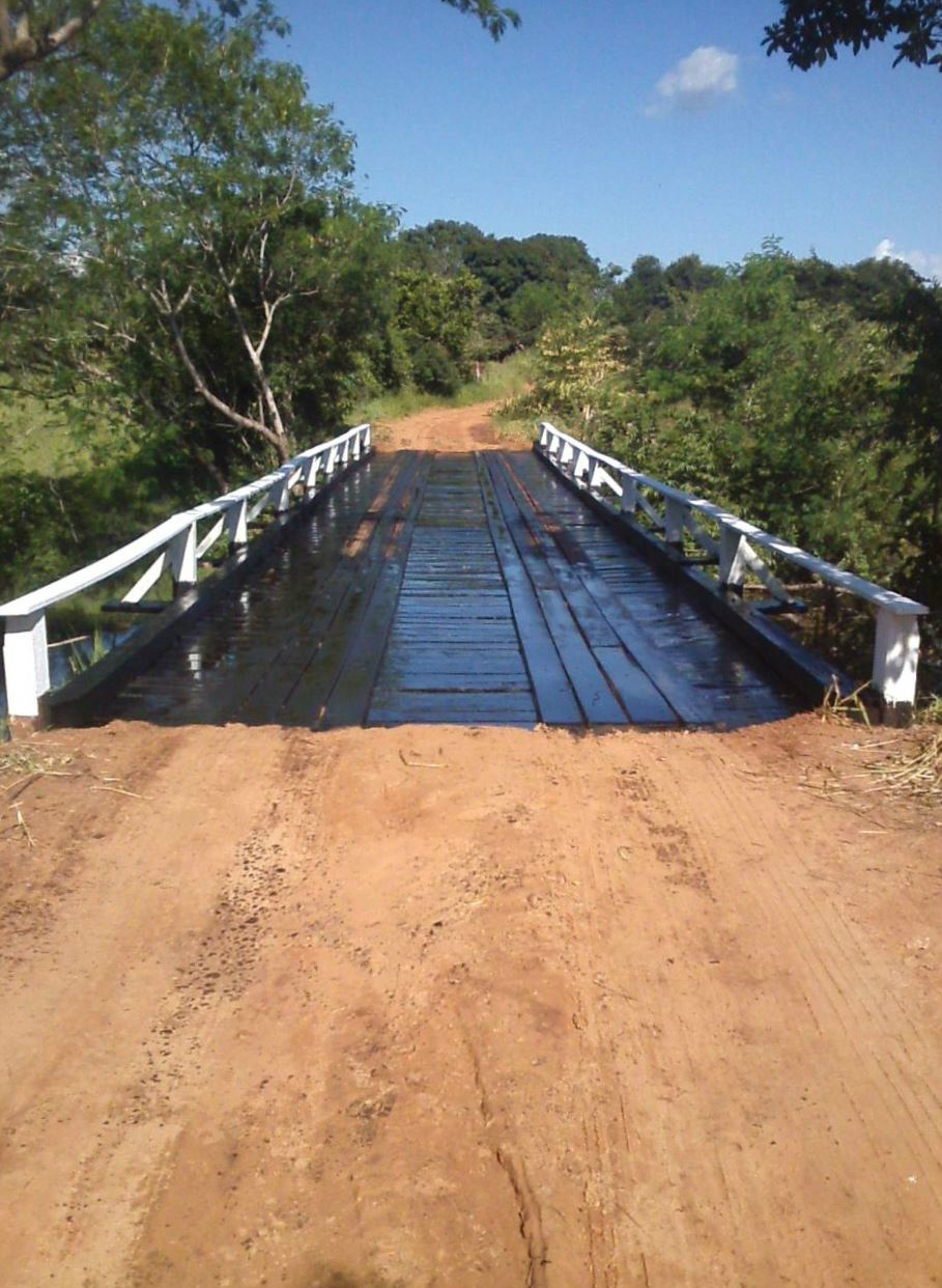 A ponte reformada recebe o tráfego de diversos veículos de pequeno e grande porte diariamente e apresentava presença de cupins. (Foto: Divulgação)