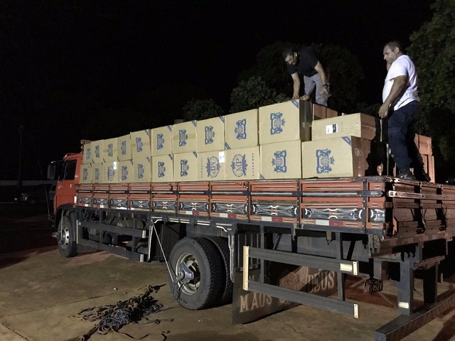 148.000 maços de cigarros contrabandeados do Paraguai e duas armas de fogo são apreendidos em Nova Andradina Estima-se que a carga de cigarros contrabandeada está avaliada em R$ 296.000,00, caso chegasse ao mercado final (Foto:Assessoria)
