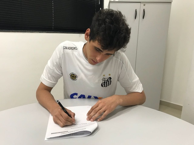O goleiro Gabriel Bottan, de 18 anos, natural de Três Lagoas, é o novo reforço para a equipe Sub-20 do Santos FC (Foto: Assessoria)