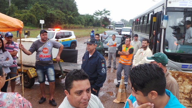 Após manifestações ocorridas na rua Egidio Thomé em anos anteriores, os moradores do Jupiá alertaram que se o problema não fosse solucionado a via seria bloqueada novamente, como aconteceu em maio passado. Agora, as empresas e a administração chegaram a um acordo para atender a comunidade (Foto: Ricardo Ojeda/Arquivo) 