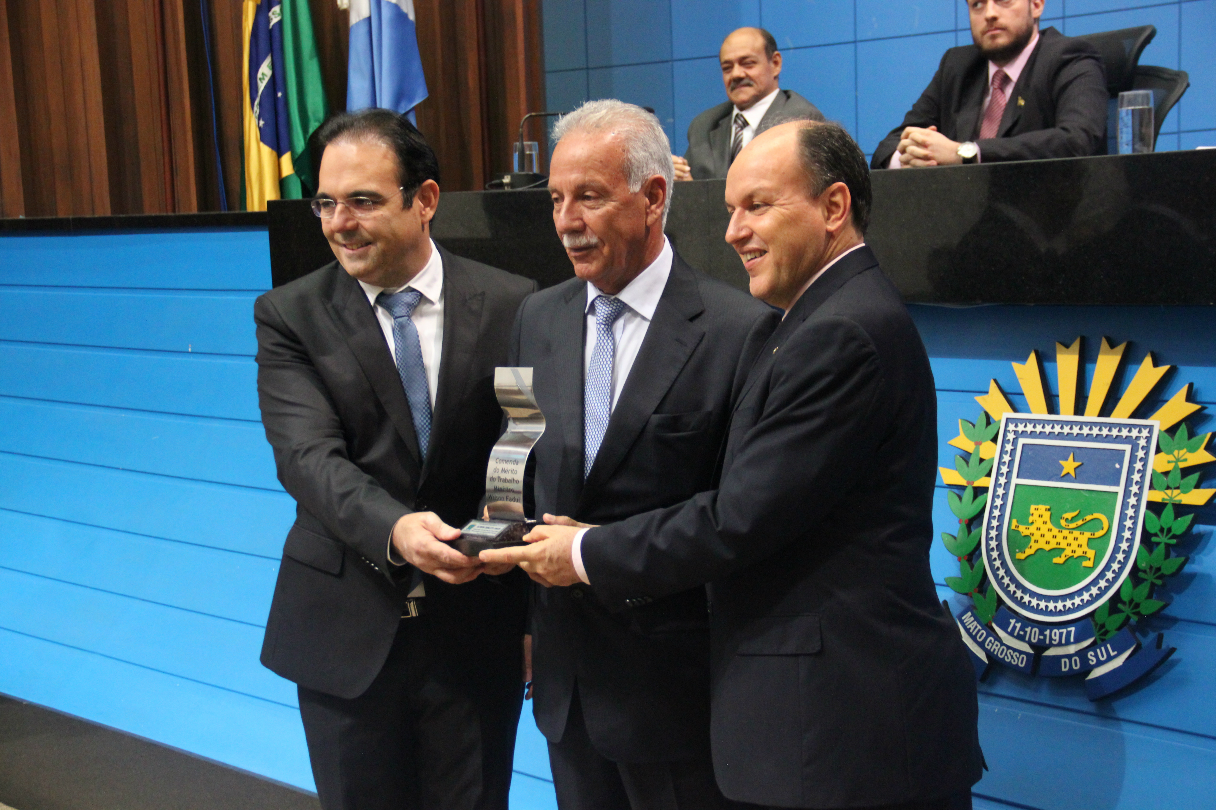 Presidente da FAEMS é homenageado pela Assembleia Legislativa por atuação no desenvolvimento de MS O presidente da FAEMS - Federação das Associações Empresariais de MS, Alfredo Zamlutti, participou de uma homenagem na noite da última quinta-feira (7). (Foto: Assessoria)