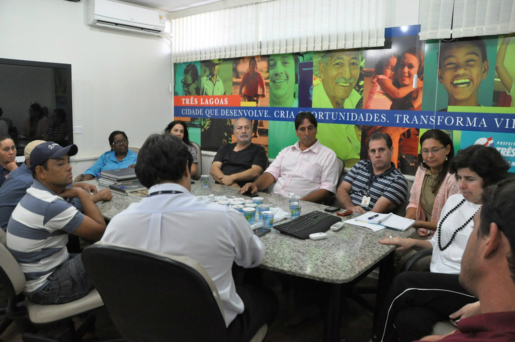 Produtores de Três Lagoas esclarecem dúvidas do Programa da Agricultura Familiar Os produtores participam da reunião na qual apresentaram o Projeto de Venda de Gêneros Alimentícios da Agricultura Familiar ao longo do ano. (Foto: Assessoria)
