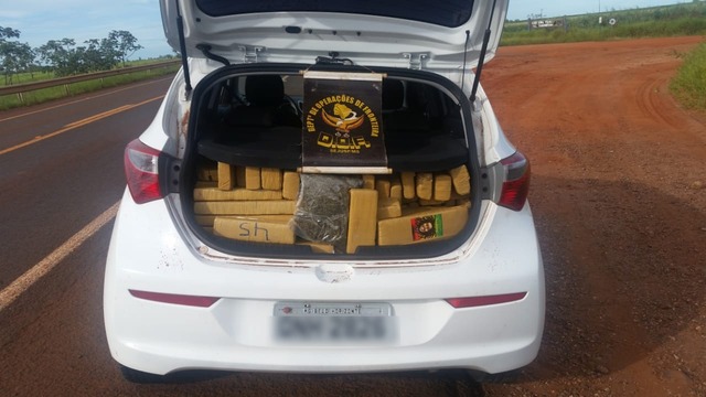 Três pessoas são presas com mais de 17kg de Skank A prisão ocorreu durante uma abordagem do policiamento para fiscalização na rodovia BR-463