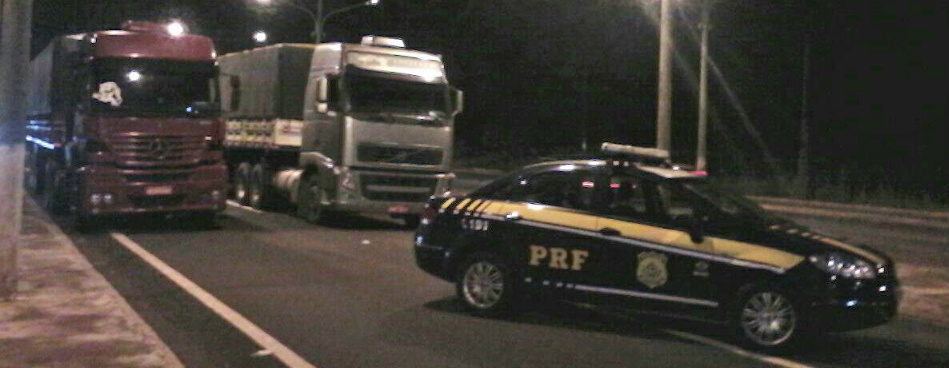 Policiais rodoviários Federais apreenderam durante essa semana 7 carretas com cigarros contrabandeados do Paraguai. (Foto: PRF)