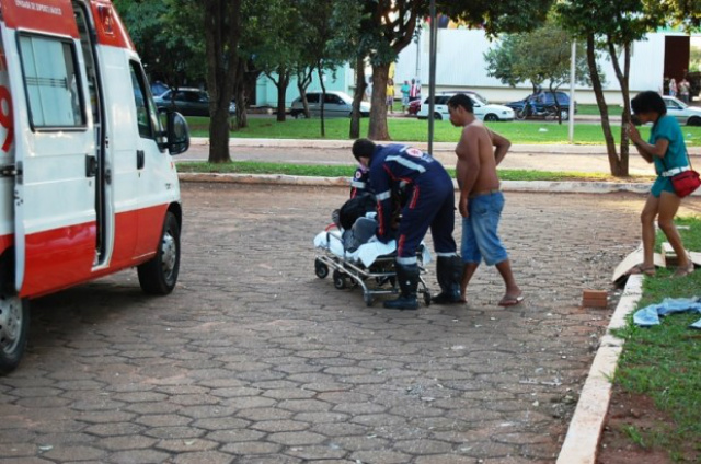 O crime aconteceu há poucos metros da delegacia da cidade (Foto:Germino Roz/Nova News)