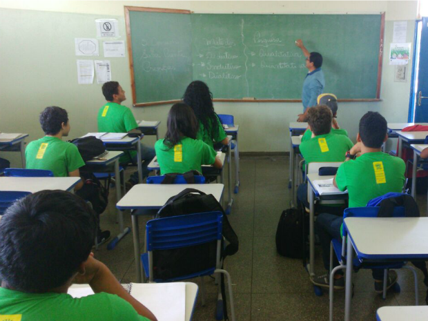 Com mudança de horário, alunos chegam atrasados às escolas de Três Lagoas. (Foto: Ilustração). 