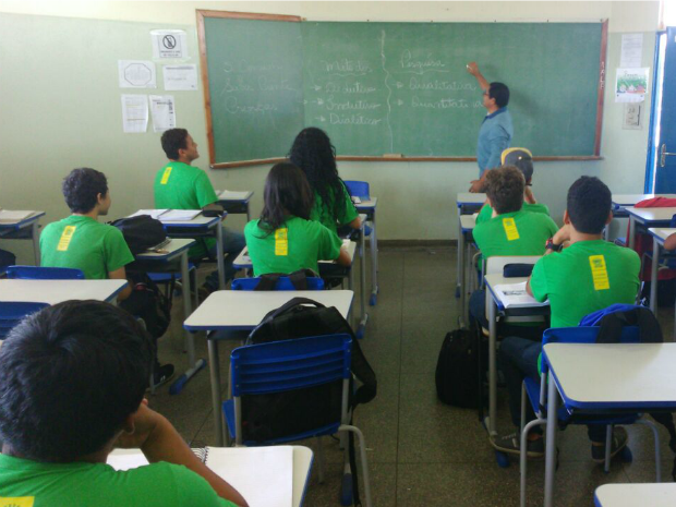 Com mudança de horário, alunos chegam atrasados às escolas de Três Lagoas Com mudança de horário, alunos chegam atrasados às escolas de Três Lagoas. (Foto: Ilustração).