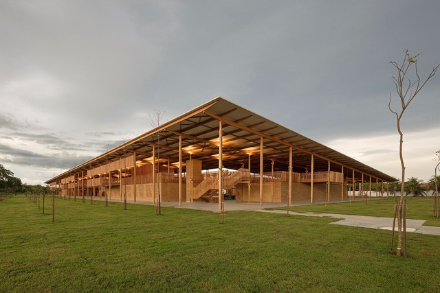 A maior construção de madeira de eucalipto da América Latina fica no Brasil e temos muito a comemorar Moradas Infantis, da Fundação Bradesco, na Fazenda Canuanã em Formoso do Araguaia (TO)