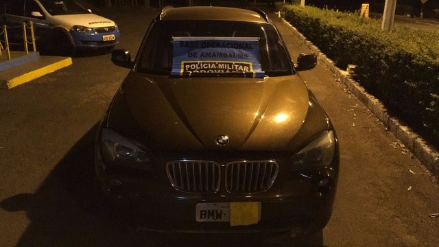 Homem é preso por adulterar identificação de veículo o veículo e o acusado foram encaminhados a delegacia de Polícia Civil de Amambai (PMR / Divulgação)