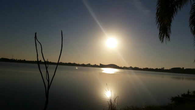 Sol na manhã de sábado (09) na Lagoa Maior em Três Lagoas. (Foto: ricardo Ojeda)